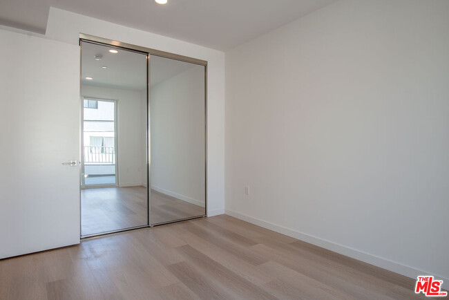 Building Photo - 4406 Fulton Ave