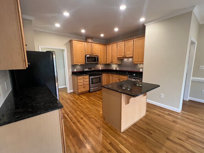 Building Photo - 123 Forest Green Dr