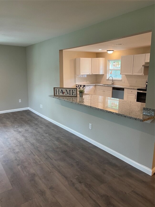 Building Photo - 2734 Ash Rd