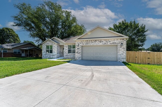 Building Photo - Great home in centerton