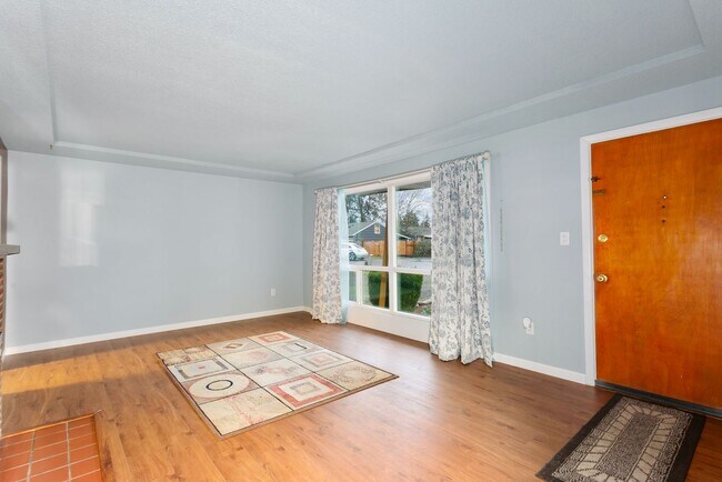 Building Photo - AVAILABLE FOR RENT – Beautiful 4BD / 2BA Home in Tacoma!