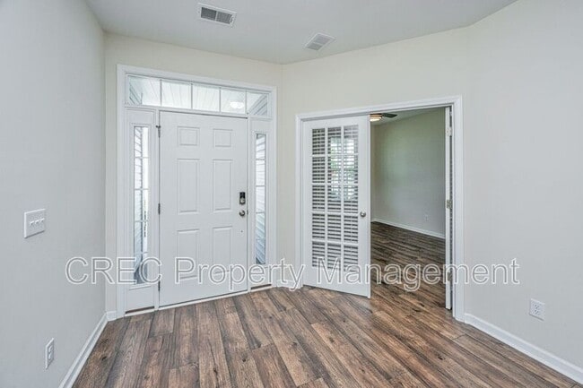 Building Photo - 201 Bigleaf Ct