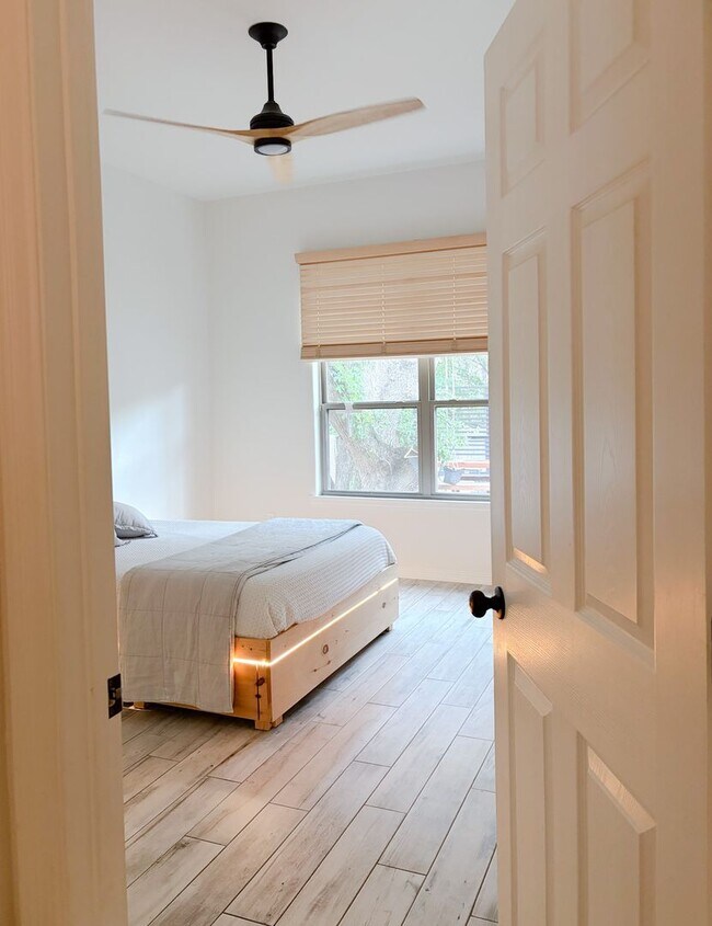 Building Photo - Gorgeous Home - MUST SEE!!