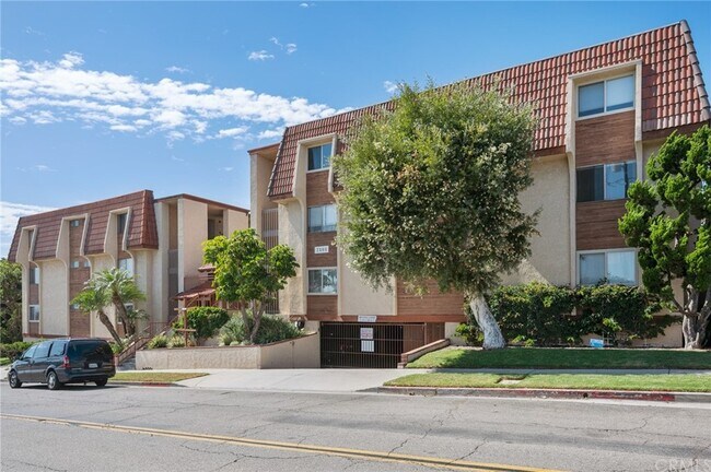 Building Photo - 2101 E 21ST St