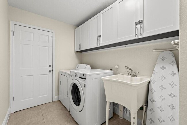 Building Photo - 13575 Columbine Ave