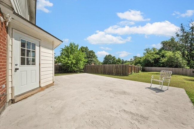 Building Photo - 1701 Balsam Way