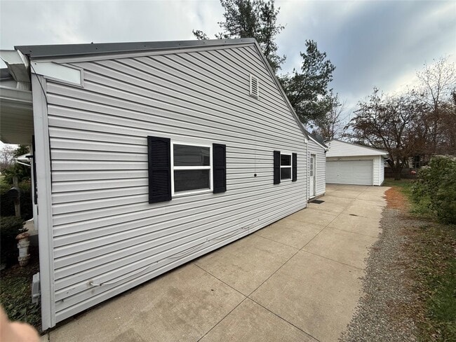 Building Photo - 1139 W 36th St