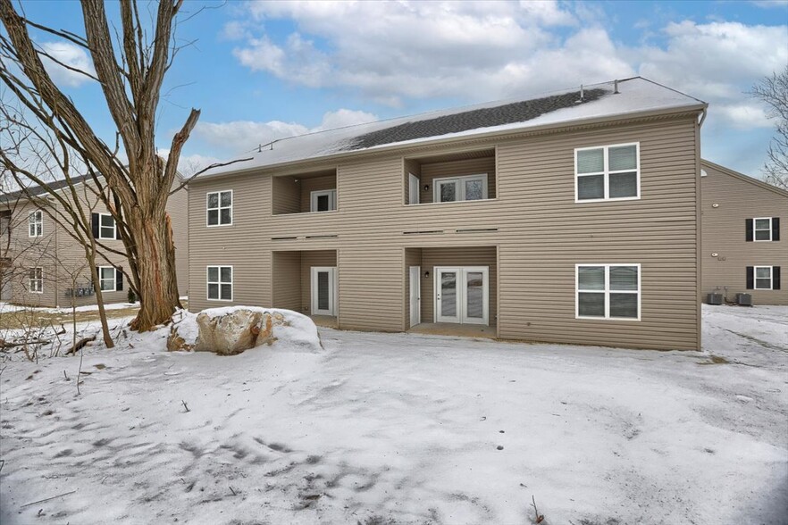 Building Photo - Hemlock Court Hershey