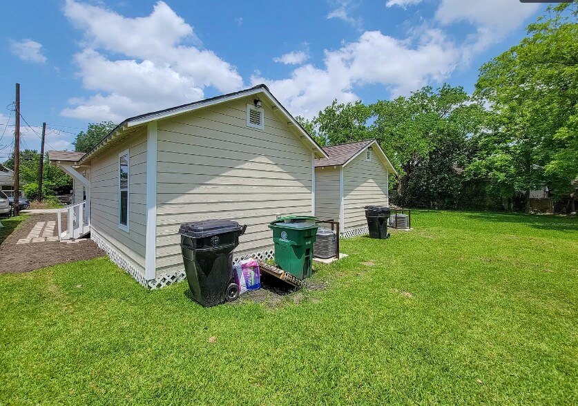 Back Yard - 3824 Lila St