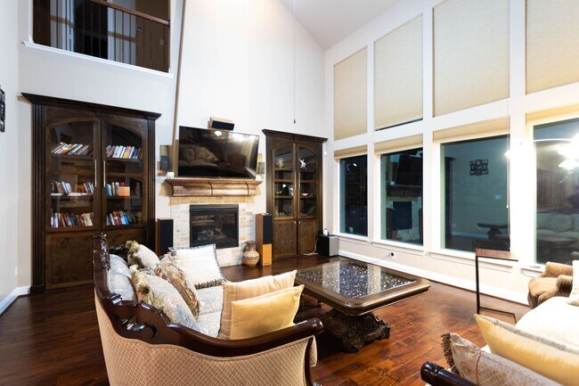Building Photo - Very beautiful 5 bedroom, 4.1 bathroom hou...