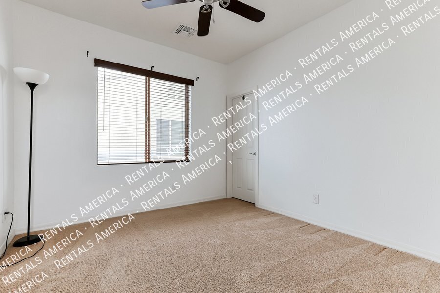 Building Photo - 137 E Carob Dr