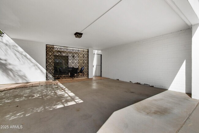 Building Photo - 6818 N 72nd Pl