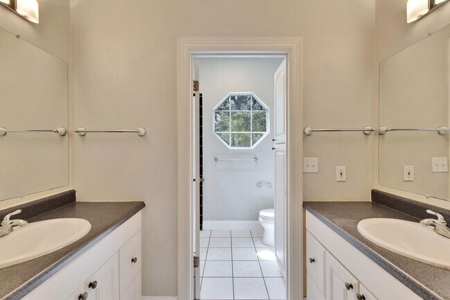 Building Photo - 2358 Wilson St