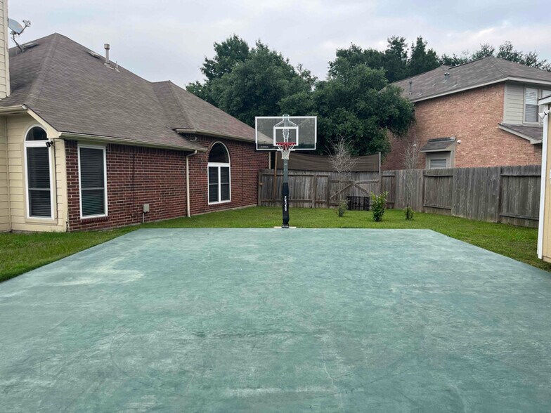 Building Photo - 8207 Fairgrove Park Ct