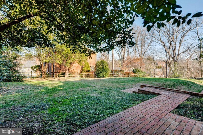 Building Photo - 901 Janney's Ln