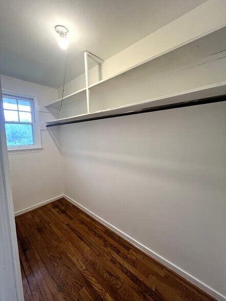 Building Photo - 1204 Yale Ave