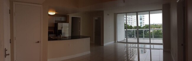 Building Photo - 2 Bed / 2 Bath | Terrazas Riverpark Village #804 – Miami