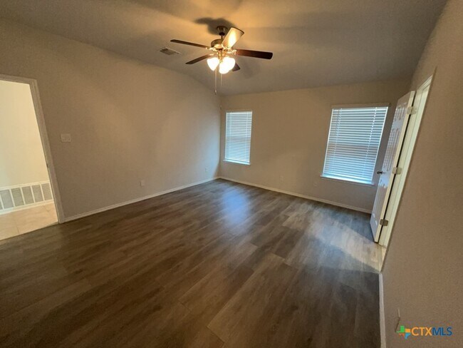 Building Photo - 1824 Fall Creek Ct