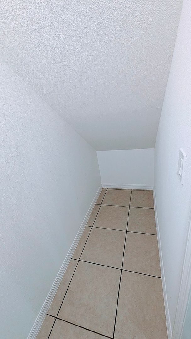 Building Photo - BEAUTIFUL 3-BEDROOM, 3-BATHROOM LUXURY TOW...