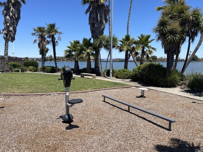 Building Photo - 124 Montego Key