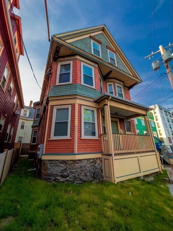 Building Photo - 153 Amory St