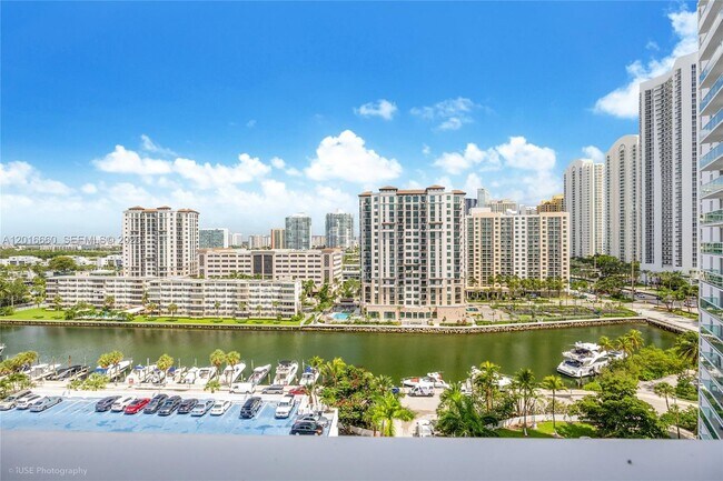 Building Photo - 100 Bayview Dr