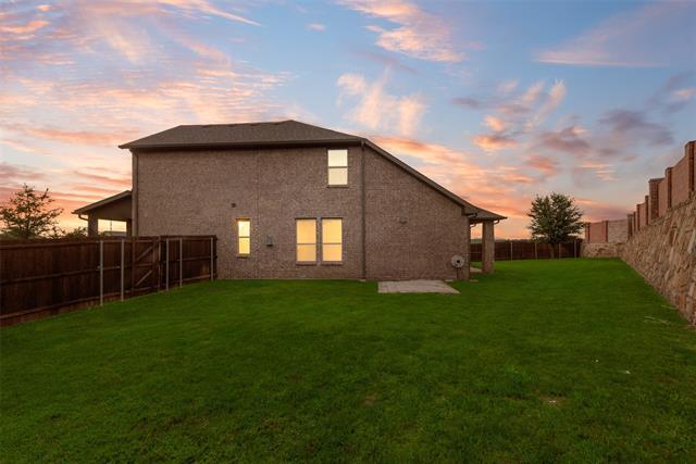 Building Photo - 2418 Hillview Dr