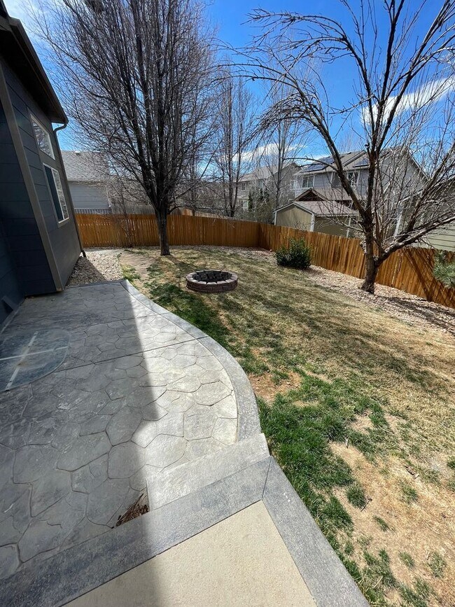 Building Photo - 4 Bedroom 3 Bathroom Home Available now!