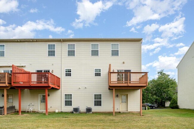 Building Photo - 192 Mapleton Dr