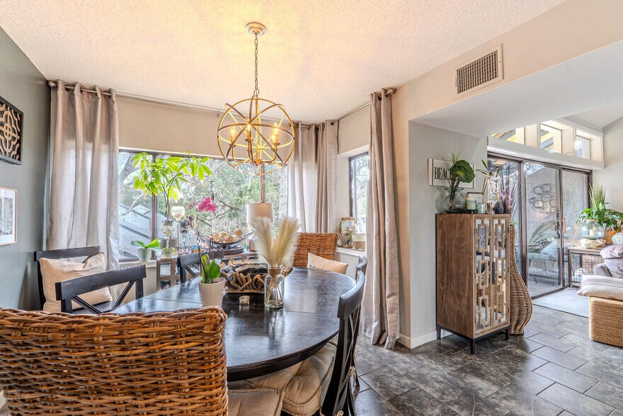 Building Photo - 137 Cordillo Pkwy