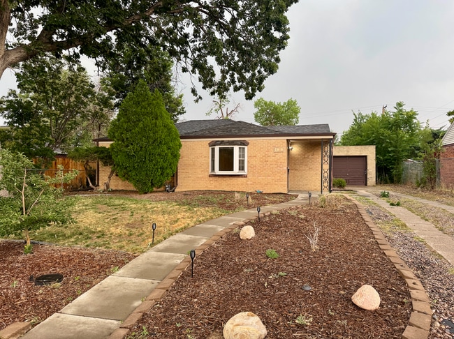 Primary Photo - Updated 3 Bedroom 2 Bath Single Family Hom...