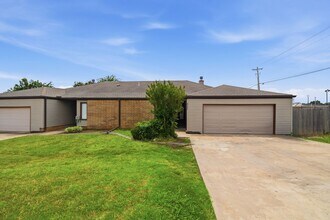Building Photo - 6506/6508 E 90th St Duplex
