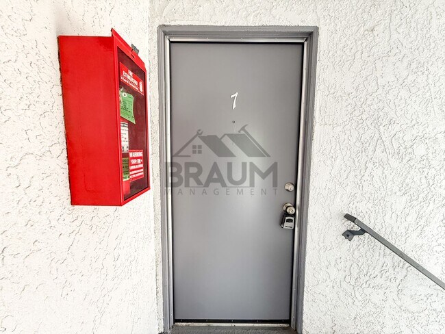 Building Photo - 14801 Delano St