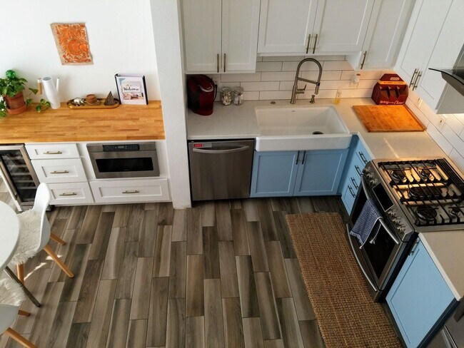 Primary Photo - Little Italy 2bed Townhouse, Wait, how cut...