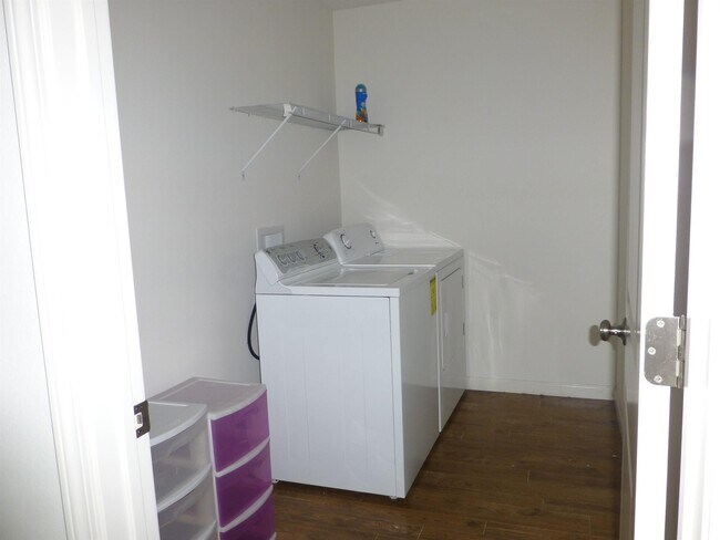 Building Photo - 3210 Fleming Dr