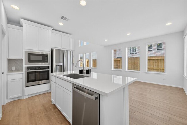 Building Photo - 10730 Aquila Star Dr