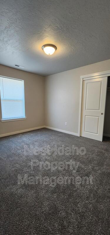 Building Photo - 12339 Shadow River St