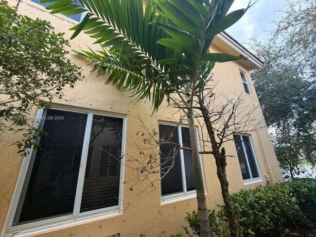 Building Photo - 1737 Carvelle Dr