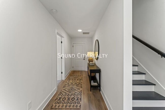 Building Photo - 700 N Dupont Ave