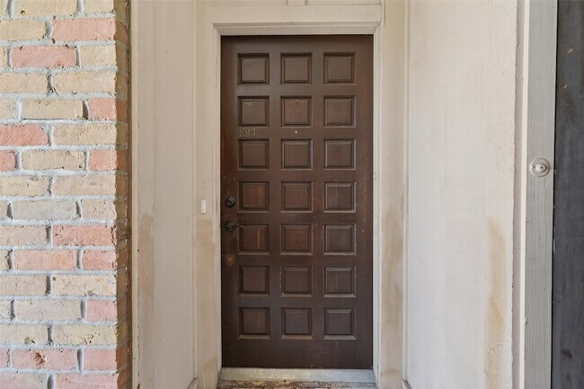 Building Photo - 2516 Commonwealth St