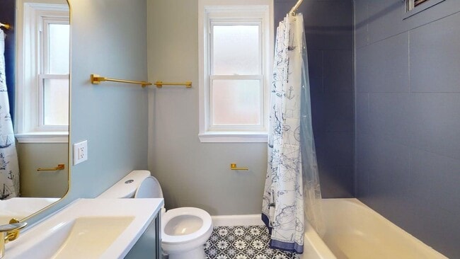 Building Photo - Charming Furnished 3 Bed 1 Bath with Fenced Backyard