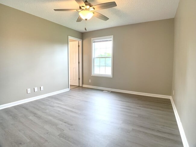 Building Photo - 1125 Lamont Ct