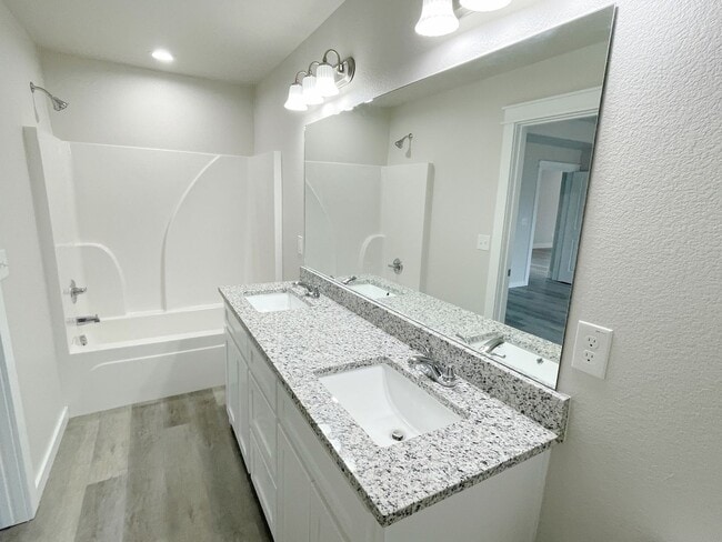 Building Photo - Cozy 3 bed, 2 bath close to Choctaw Casino