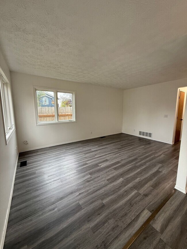 Building Photo - Pet-Friendly, Available Now!
