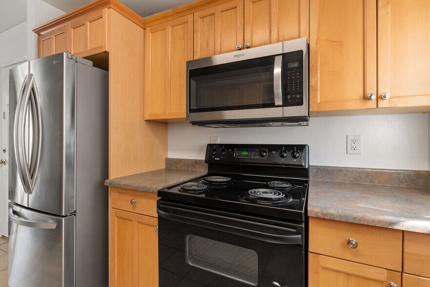 Building Photo - 2850 Reynard Way 21