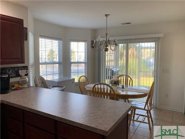 Building Photo - Cute, Convenient Townhome!