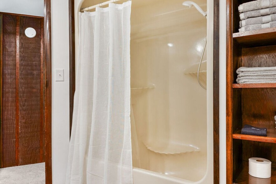 Building Photo - 325 Poplar Hill Ln