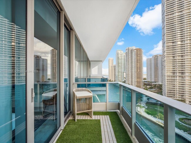 Building Photo - 200 Biscayne Blvd Way