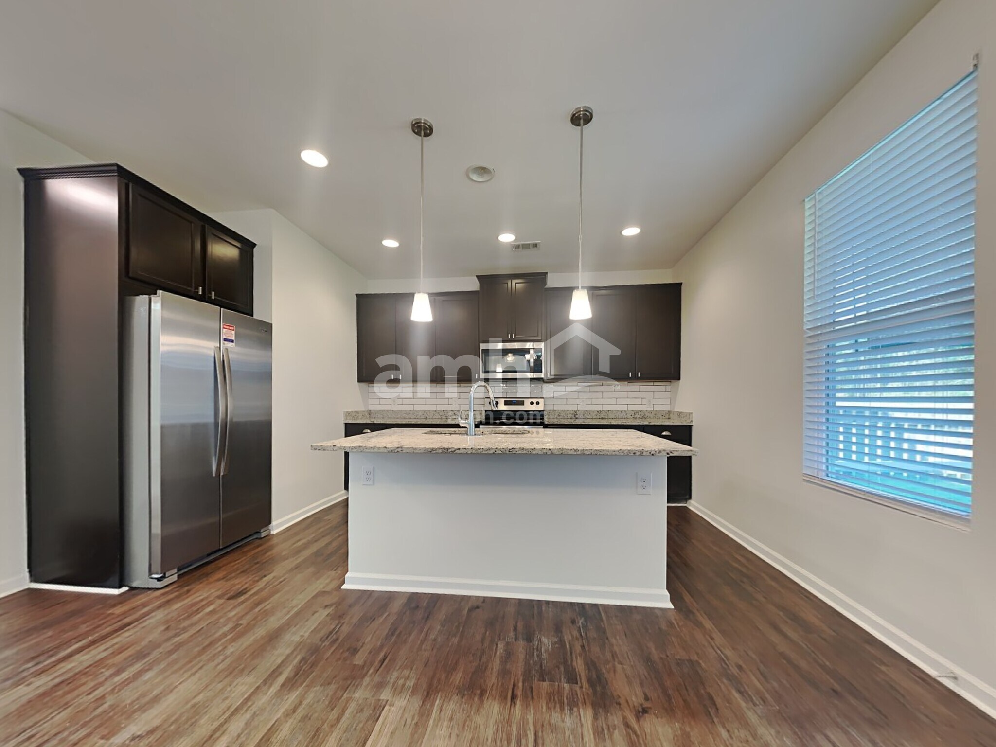 Building Photo - 347 Southwilde Way