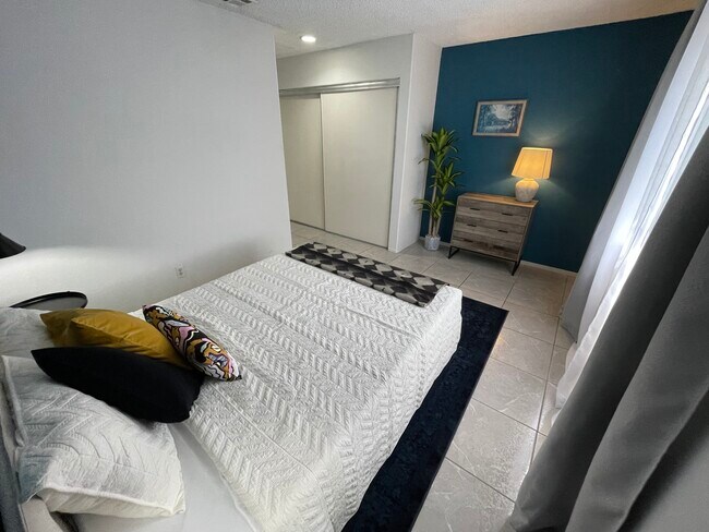 Mster Bdrm - 1800 Edmond St